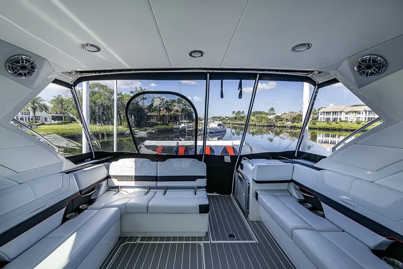 Slide: The Image of Formula 400 Super Sport Crossover 2024 - 6064241