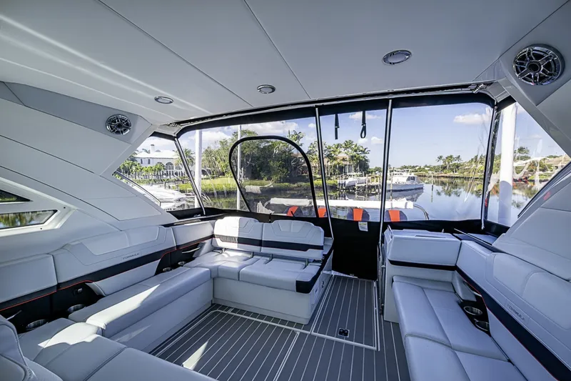 Slide: The Image of Formula 400 Super Sport Crossover 2024 - 6064240