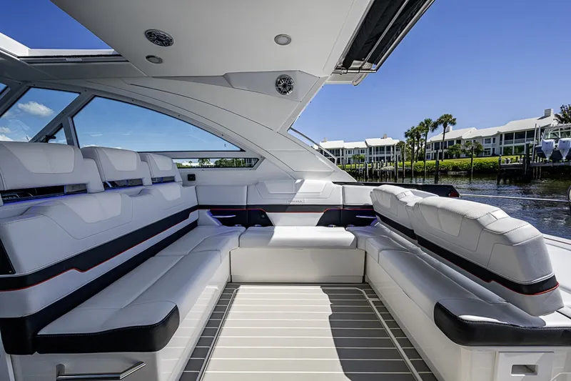 Slide: The Image of Formula 400 Super Sport Crossover 2024 - 6064195