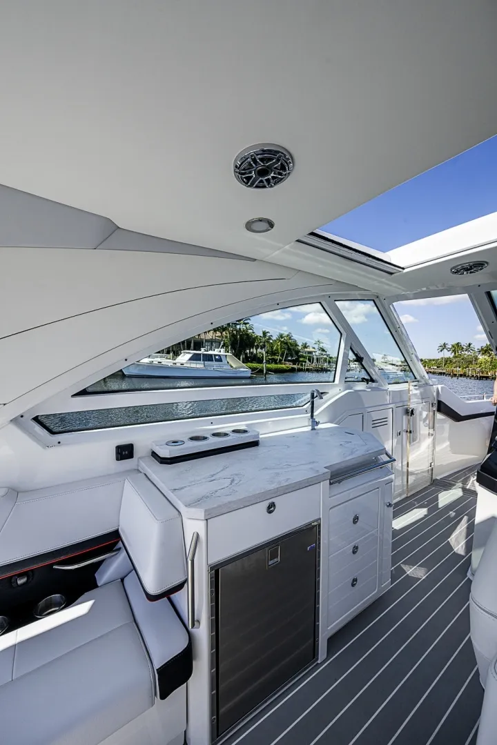 Slide: The Image of Formula 400 Super Sport Crossover 2024 - 6064206