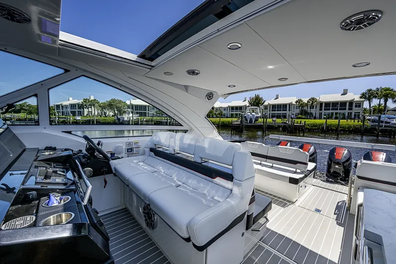 Slide: The Image of Formula 400 Super Sport Crossover 2024 - 6064205