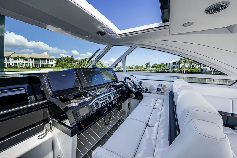 Slide: The Image of Formula 400 Super Sport Crossover 2024 - 6064204