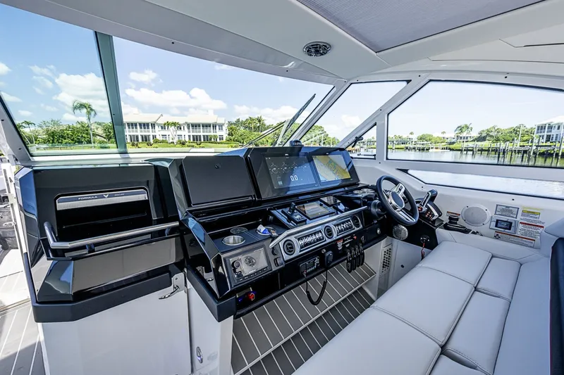 Slide: The Image of Formula 400 Super Sport Crossover 2024 - 6064211