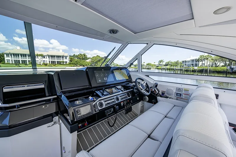 Slide: The Image of Formula 400 Super Sport Crossover 2024 - 6064209