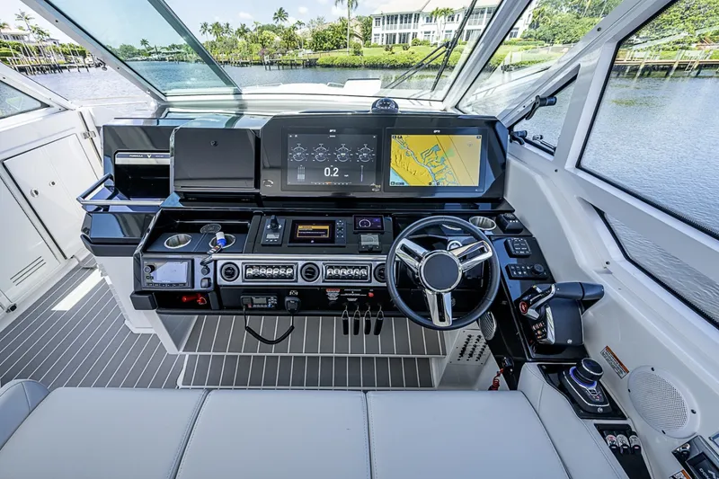 Slide: The Image of Formula 400 Super Sport Crossover 2024 - 6064210