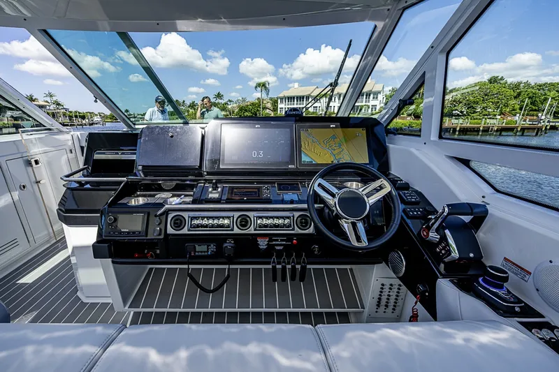 Slide: The Image of Formula 400 Super Sport Crossover 2024 - 6064203