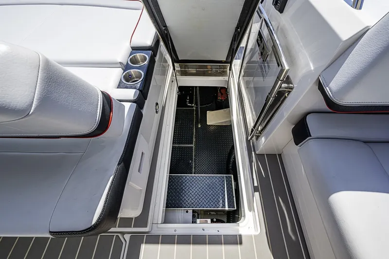 Slide: The Image of Formula 400 Super Sport Crossover 2024 - 6064197