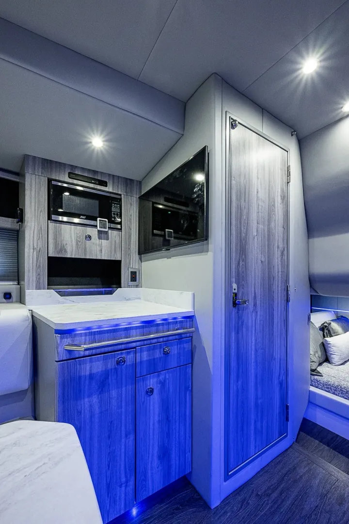 Slide: The Image of Formula 400 Super Sport Crossover 2024 - 6064179