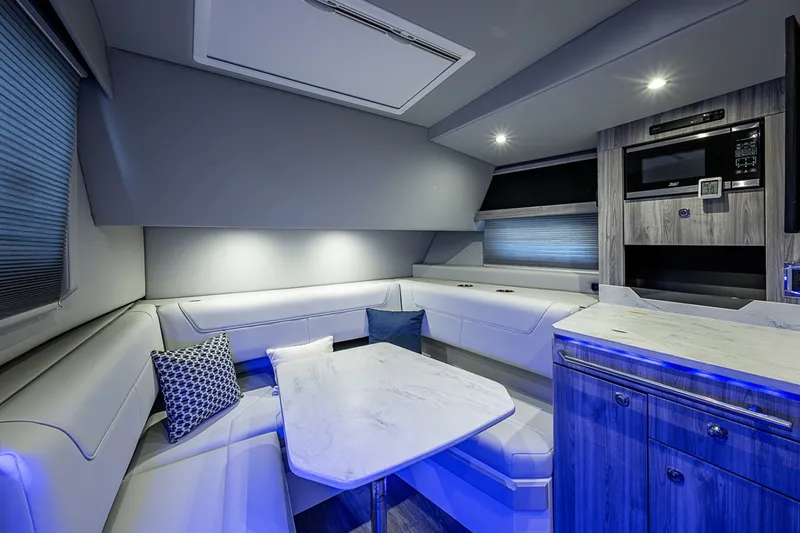 Slide: The Image of Formula 400 Super Sport Crossover 2024 - 6064178