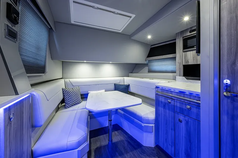 Slide: The Image of Formula 400 Super Sport Crossover 2024 - 6064180