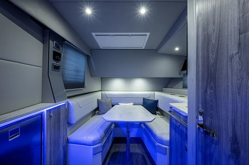 Slide: The Image of Formula 400 Super Sport Crossover 2024 - 6064176