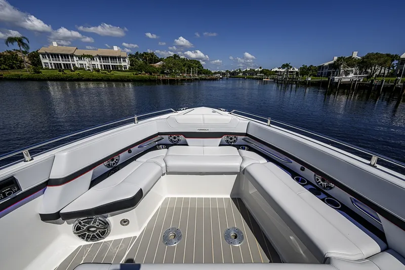 Slide: The Image of Formula 400 Super Sport Crossover 2024 - 6064172