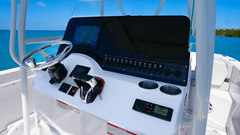 Slide: The Image of Twin Vee 240 GFX2 CC 2026 - 6050123