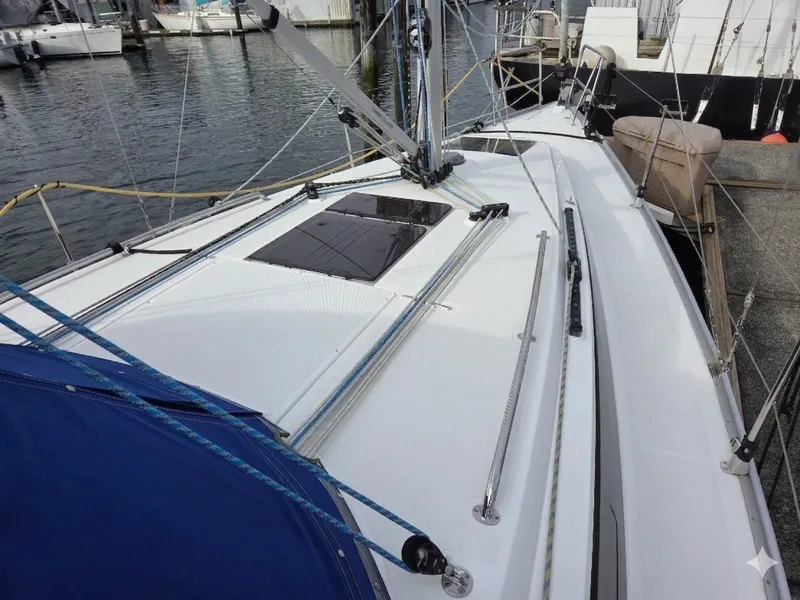 Slide: The Image of Bavaria Cruiser 34 foredeck - 6051059