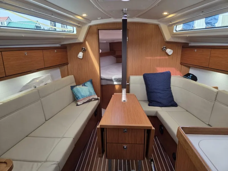 Slide: The Image of Bavaria Cruiser 34 salon looking forward - 6051070
