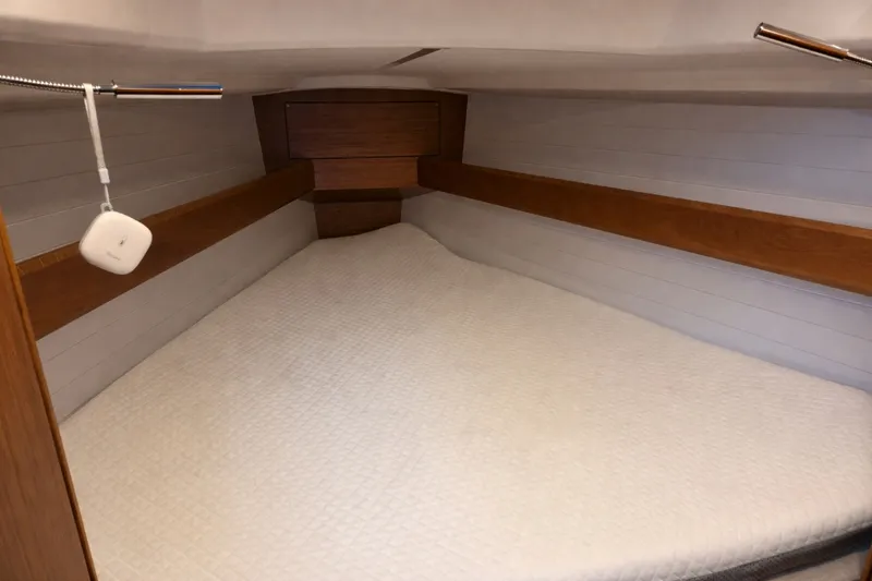 Slide: The Image of Vee berth - 6051058