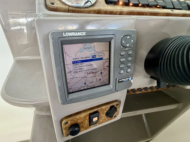 Slide: The Image of Rinker 280 Express Cruiser 2008 - 6051363