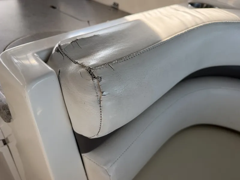 Slide: The Image of Rinker 280 Express Cruiser 2008 - 6051418