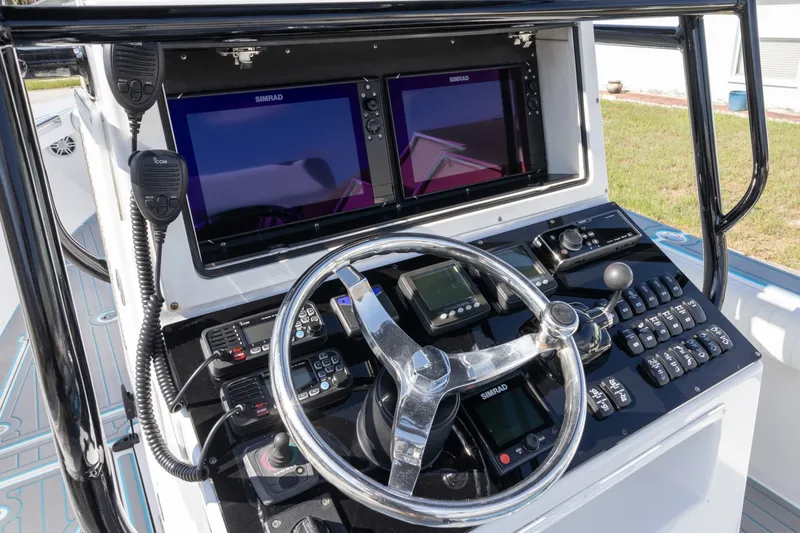 Slide: The Image of Albin 26 Center Console 2006 - 7599528