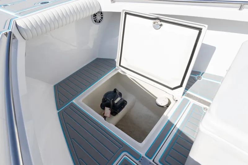Slide: The Image of Albin 26 Center Console 2006 - 7599530