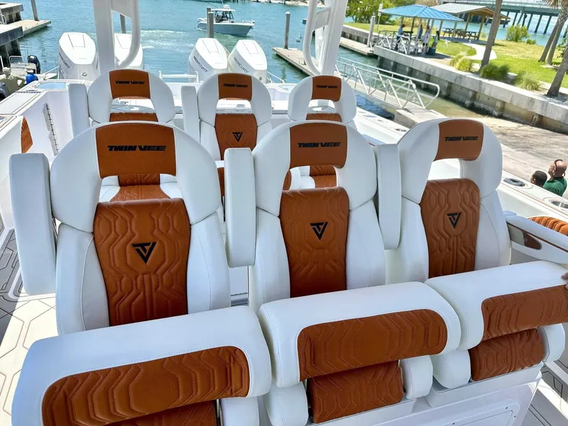 Slide: The Image of Twin Vee 400 GFX2 CC 2026 - 6051941