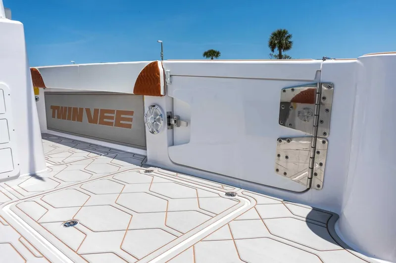 Slide: The Image of Twin Vee 400 GFX2 CC 2026 - 6051947