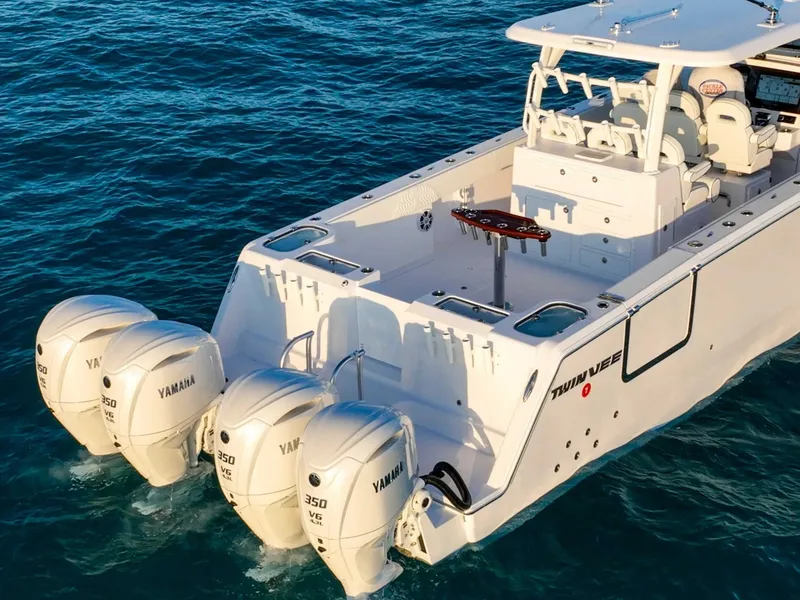 Slide: The Image of Twin Vee 400 GFX2 CC 2026 - 6051934