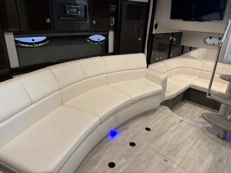 Slide: The Image of Formula 34 CLAIR DE LUNE - Salon Seating 2020 Formula Performance Cruiser CLAIR DE LUNE - 7655223