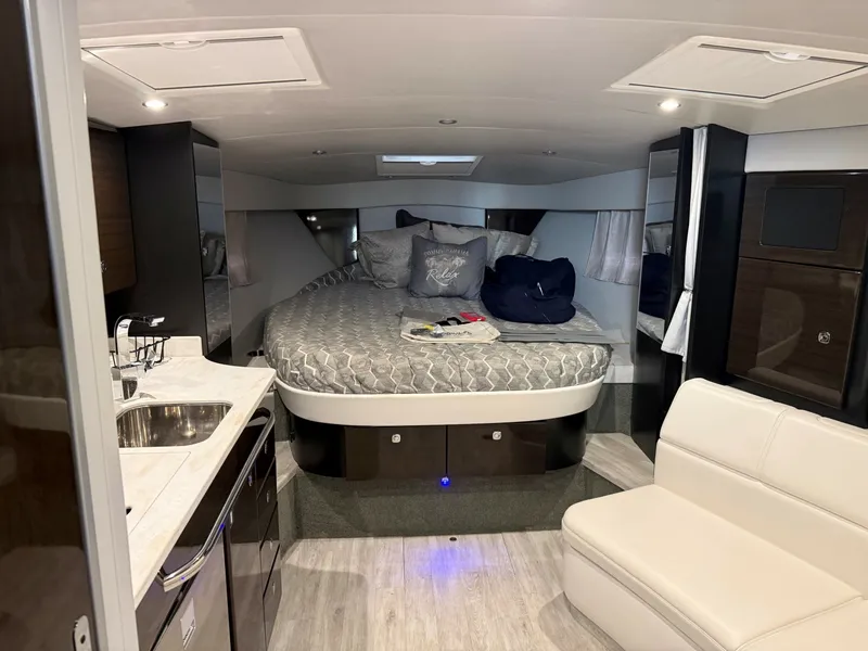 Slide: The Image of Formula 34 CLAIR DE LUNE - Cabin Seating & Berth 2020 Formula Performance Cruiser CLAIR DE LUNE - 7655227