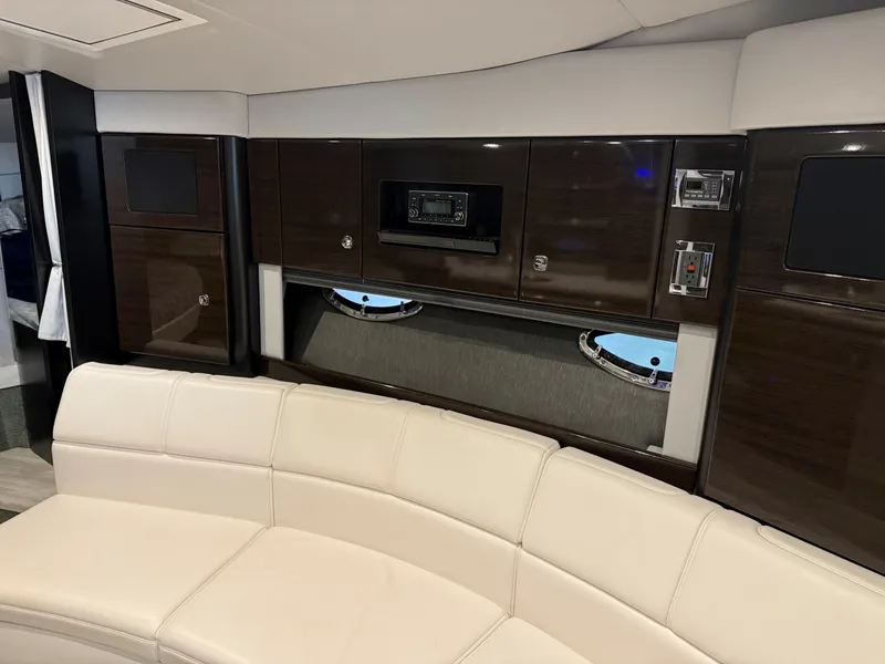 Slide: The Image of Formula 34 CLAIR DE LUNE - Salon Seating 2020 Formula Performance Cruiser CLAIR DE LUNE - 6062170