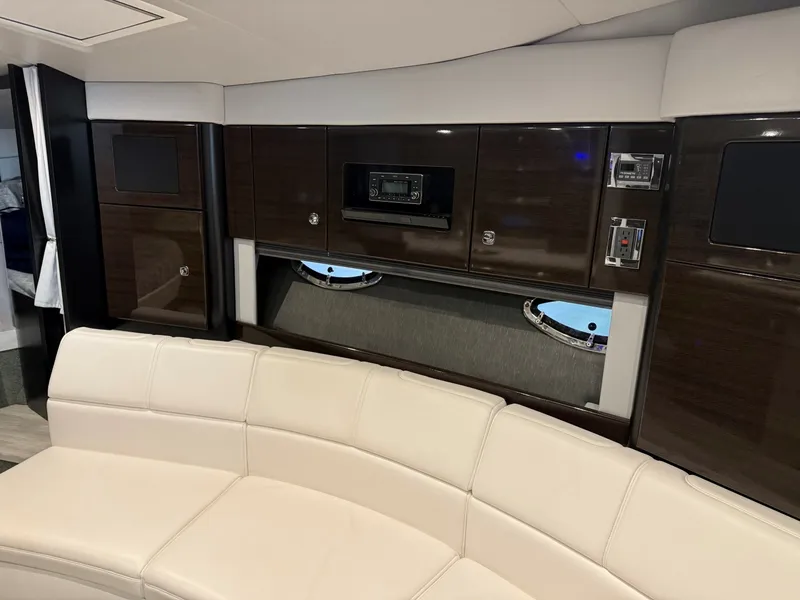 Slide: The Image of Formula 34 CLAIR DE LUNE - Salon Seating 2020 Formula Performance Cruiser CLAIR DE LUNE - 7655225