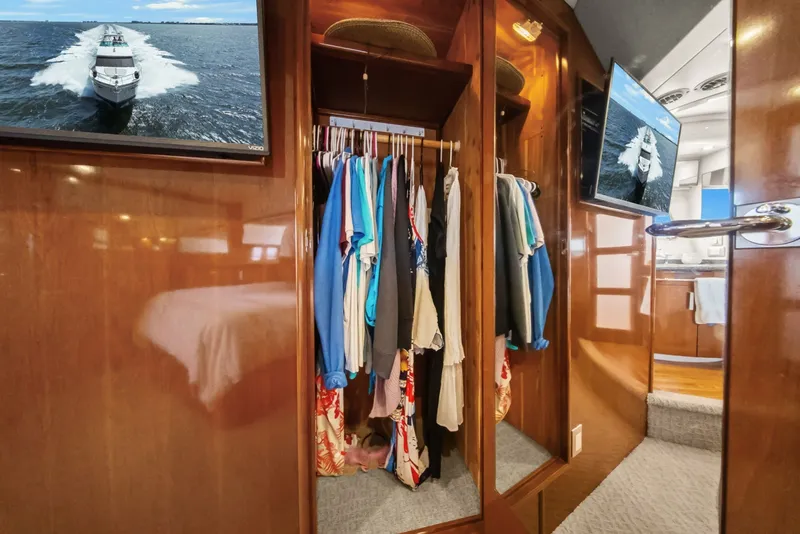 Slide: The Image of Carver Yachts 56 Voyager SE 2008 - 6061940