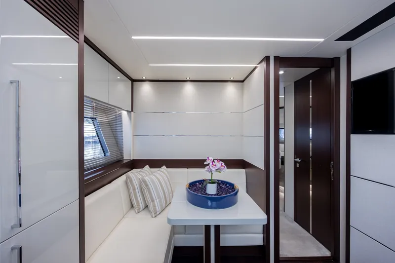 Slide: The Image of Sunseeker PREDATOR 74 XPS 2020 - 6052548