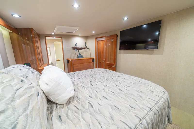 Slide: The Image of 2005 Viking 61 Convertible Master Stateroom - 6115669
