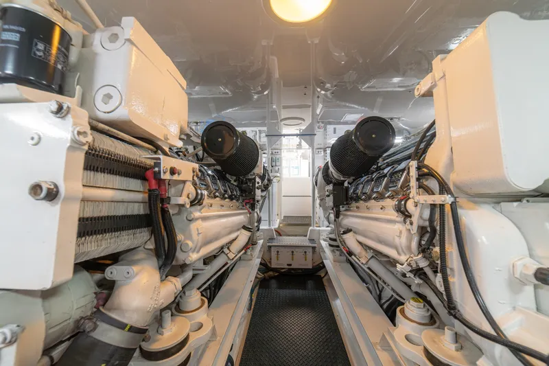 Slide: The Image of 2005 Viking 61 Convertible Engine Room - 6115718
