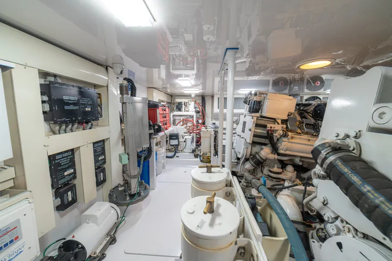 Slide: The Image of 2005 Viking 61 Convertible Engine Room - 6115721