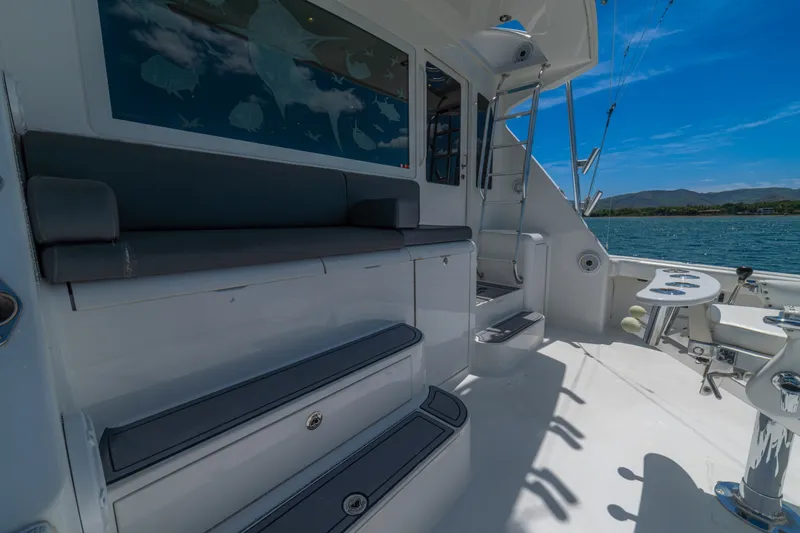 Slide: The Image of 2005 Viking 61 Convertible Cockpit - 6115728