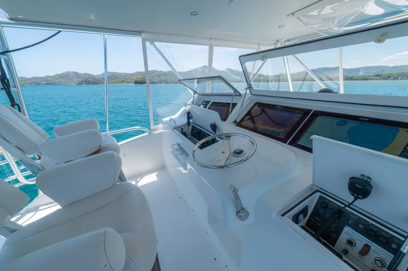 Slide: The Image of 2005 Viking 61 Convertible Flybridge - 6115841