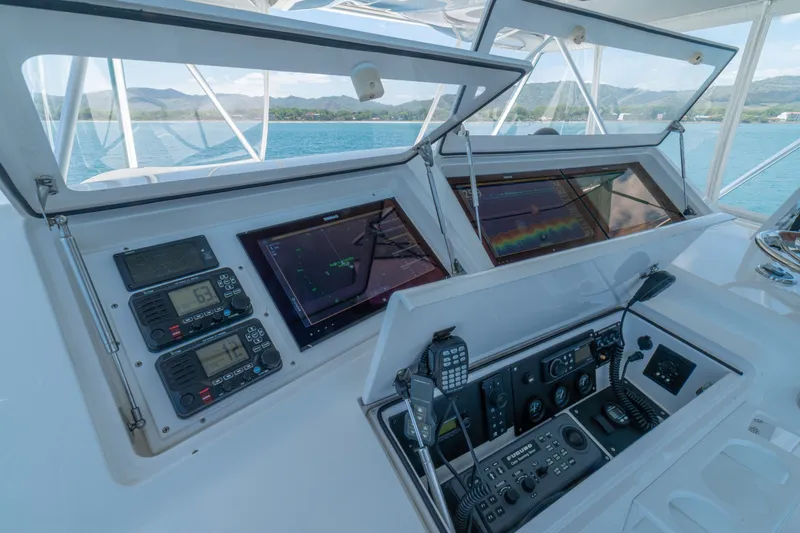 Slide: The Image of 2005 Viking 61 Convertible Flybridge - 6115842