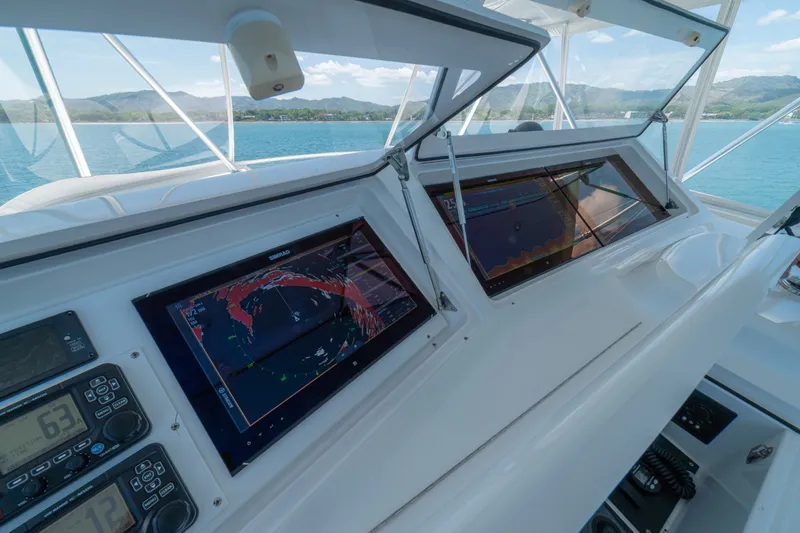 Slide: The Image of 2005 Viking 61 Convertible Flybridge - 6115845
