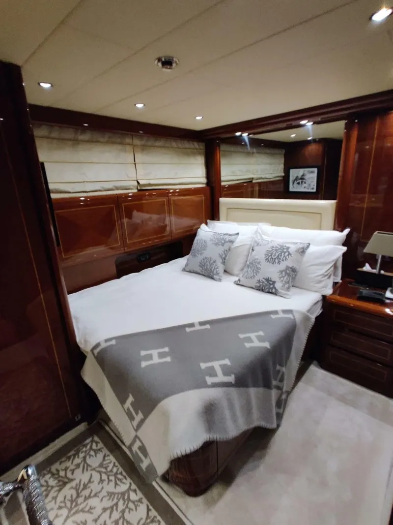 Slide: The Image of Mangusta 72 2004 - 6052309