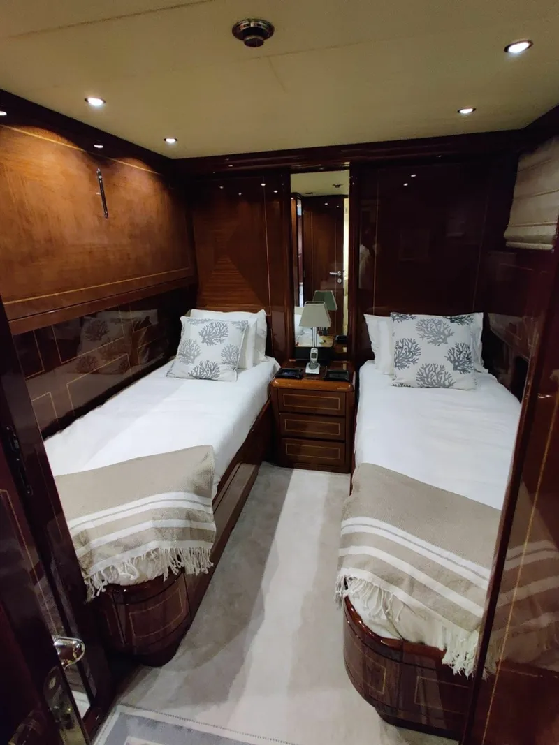 Slide: The Image of Mangusta 72 2004 - 6052322