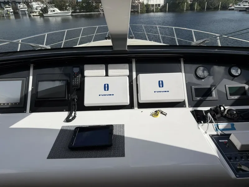 Slide: The Image of Mangusta 72 2004 - 6052271