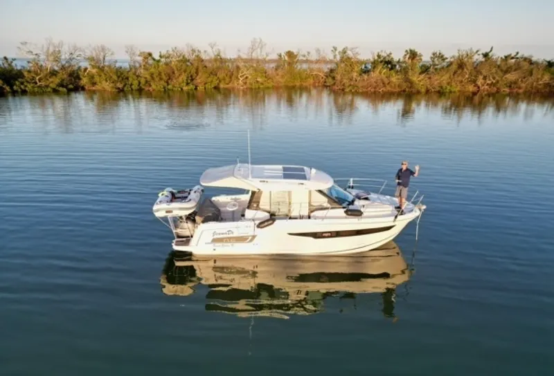 The Image of Jeanneau 895 starboard profile1 - 6052907