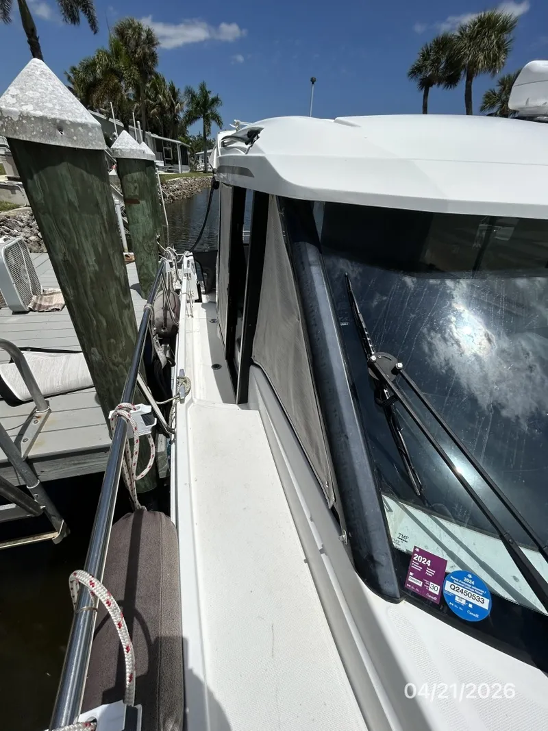 Slide: The Image of Jeanneau 895 starboard side deck - 6052928