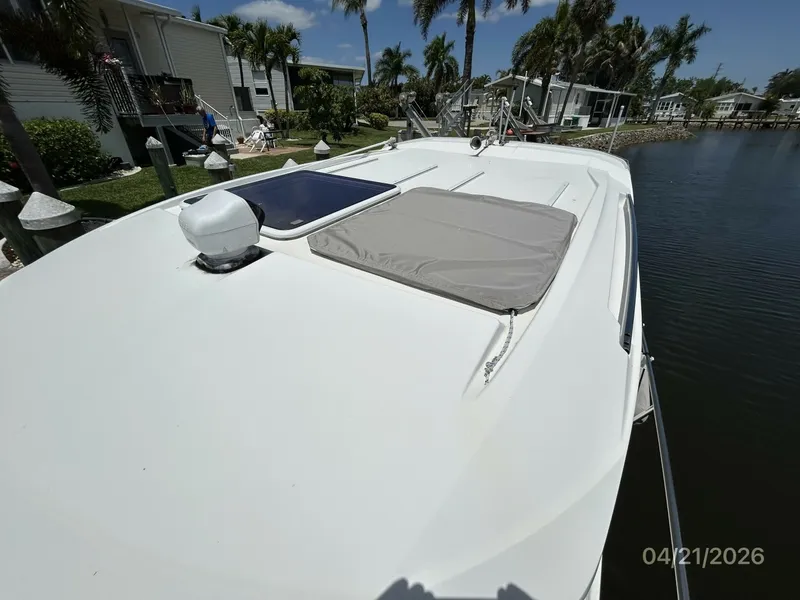 Slide: The Image of Jeanneau 895 cabin top - 6052762