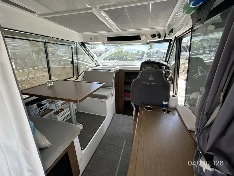 Slide: The Image of Jeanneau 895 salon forward - 6052912