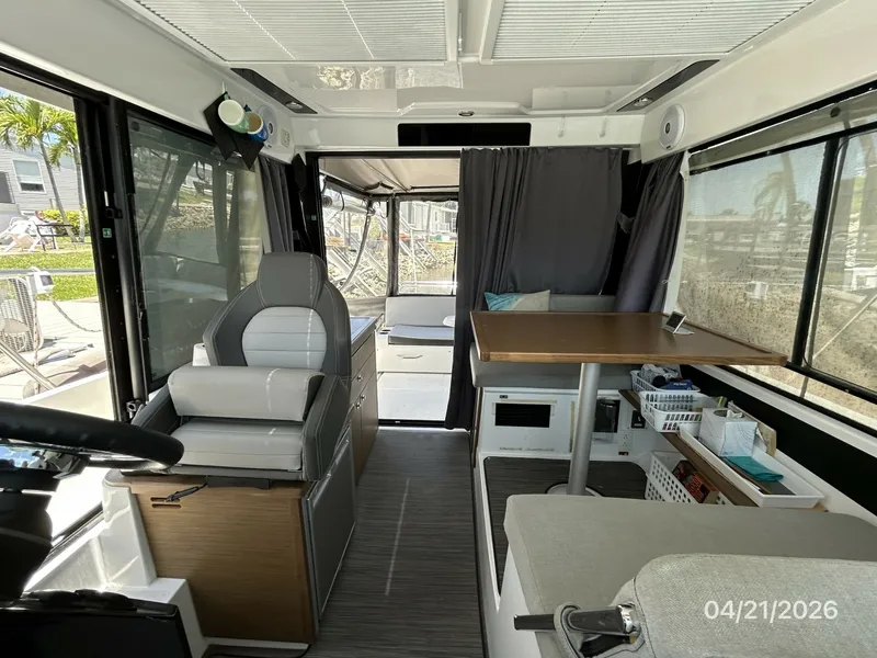 Slide: The Image of Jeanneau 895 salon aft - 6052911