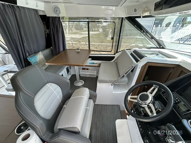 Slide: The Image of Jeanneau 895 salon port - 6052914