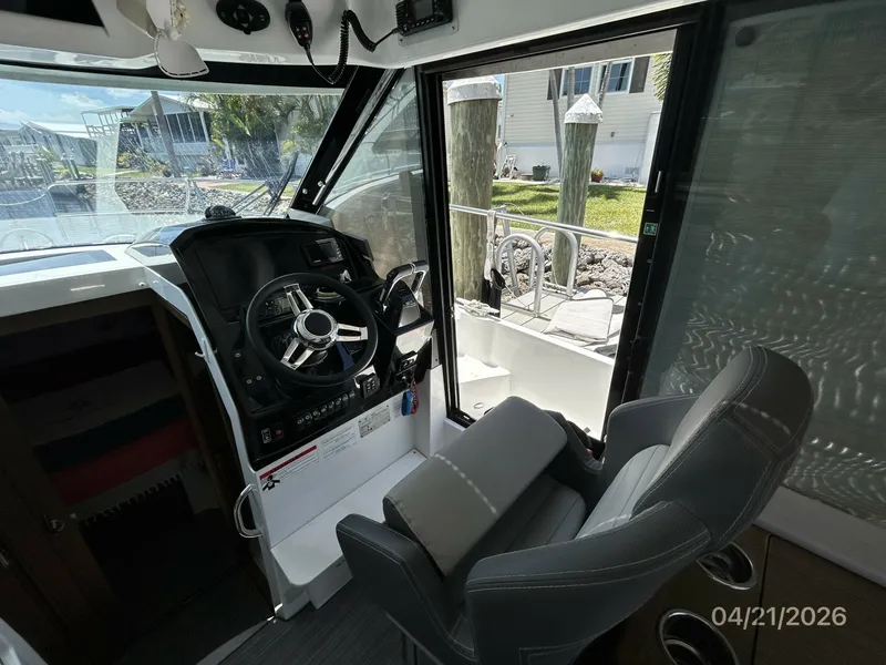 Slide: The Image of Jeanneau 895 helm1 - 6052837